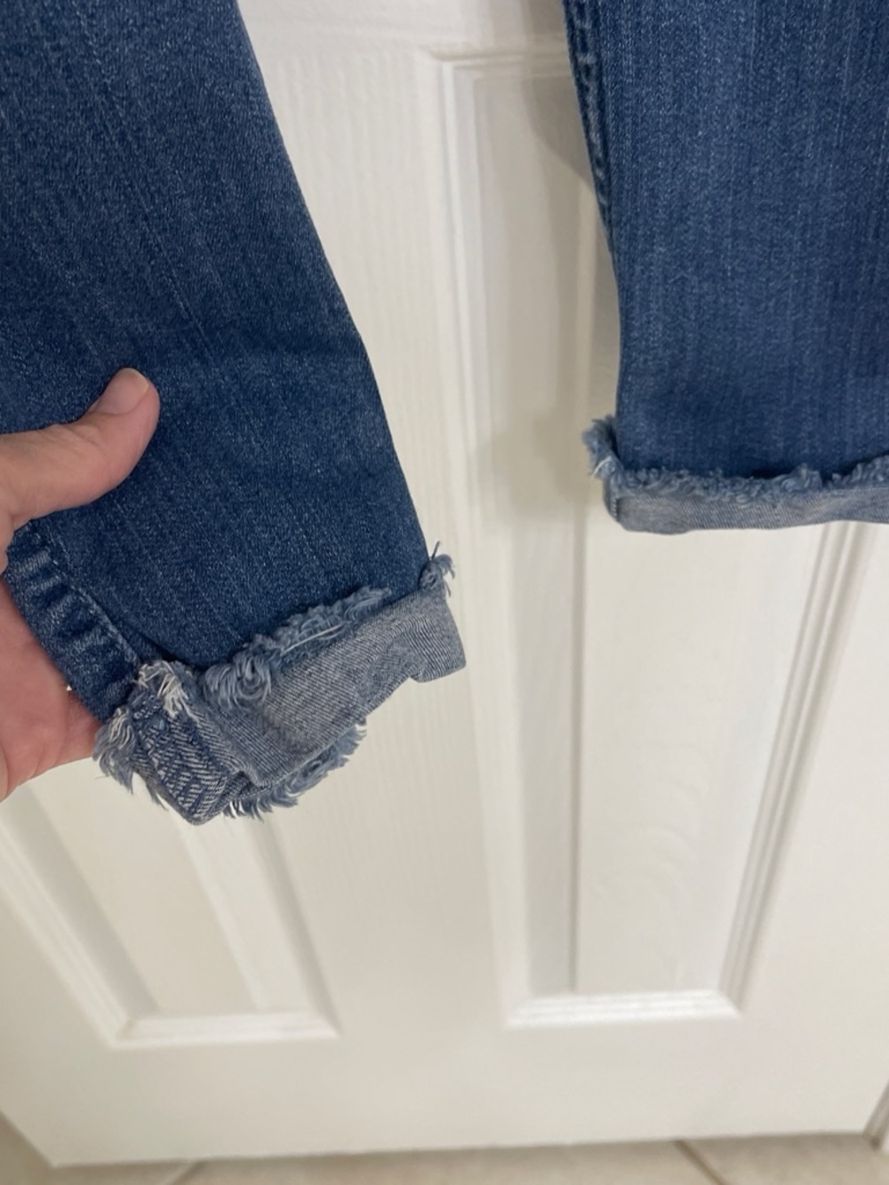 Hollister High-Rise Denim Jeans in Medium Blue Wash - Picture 3 of 3
